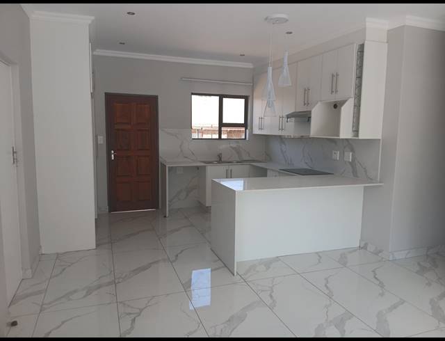 3 BEDROOM FREEHOLD FOR SALE IN DERSLEY